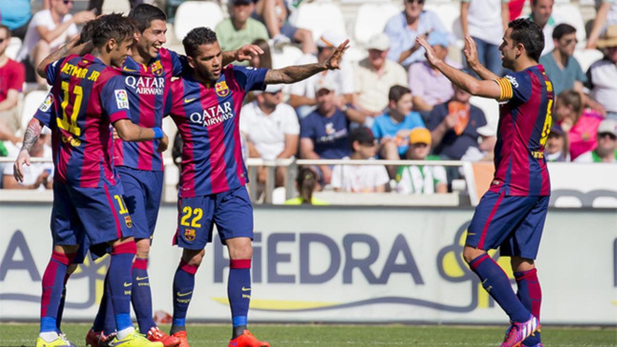 Neymar, Suárez, Alves y Xavi celebran uno de los goles del Barça ante el Córdoba (0-8)