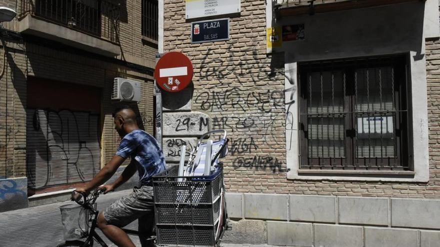 Pintadas en la plaza de las Balsas