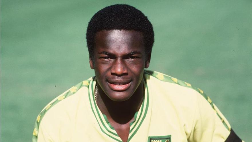 La trágica historia del futbolista que inspiró el día contra la homofobia en el deporte