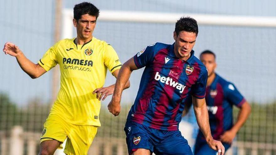 El Villarreal supera al Levante con solvencia en El Saler (1-2)