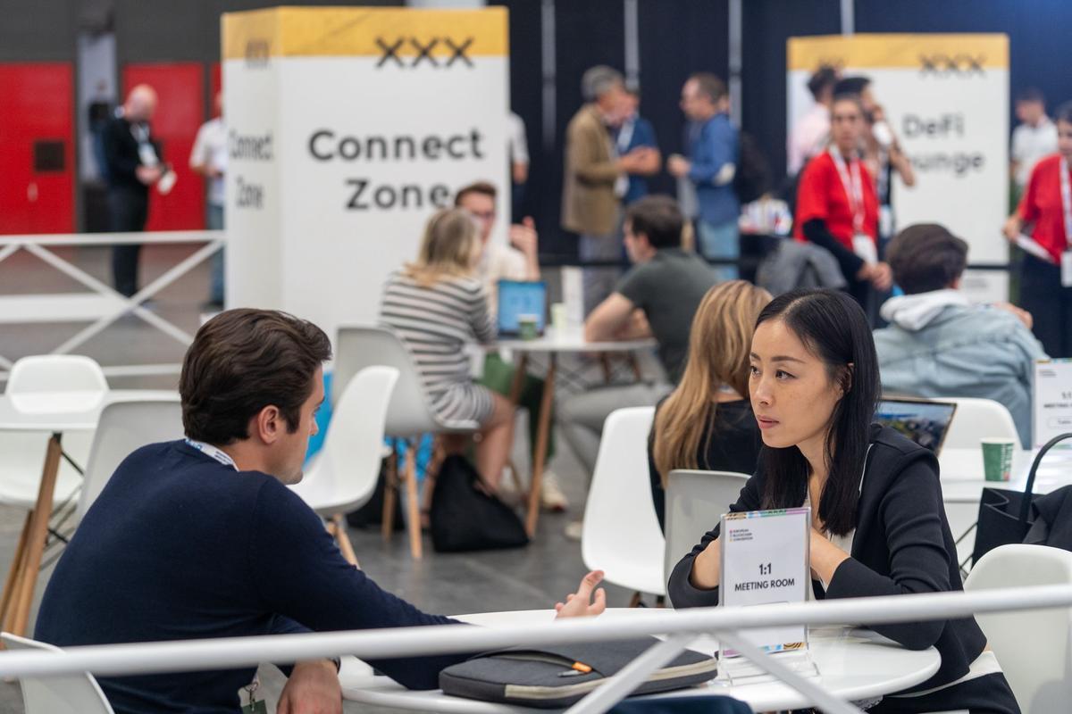 Contactos bilaterales en la European Blockchain Convention de Barcelona del 2023.