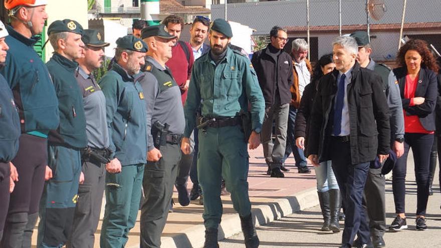 El ministro Grande-Marlaska durante su visita a la base naval de SÃ³ller.