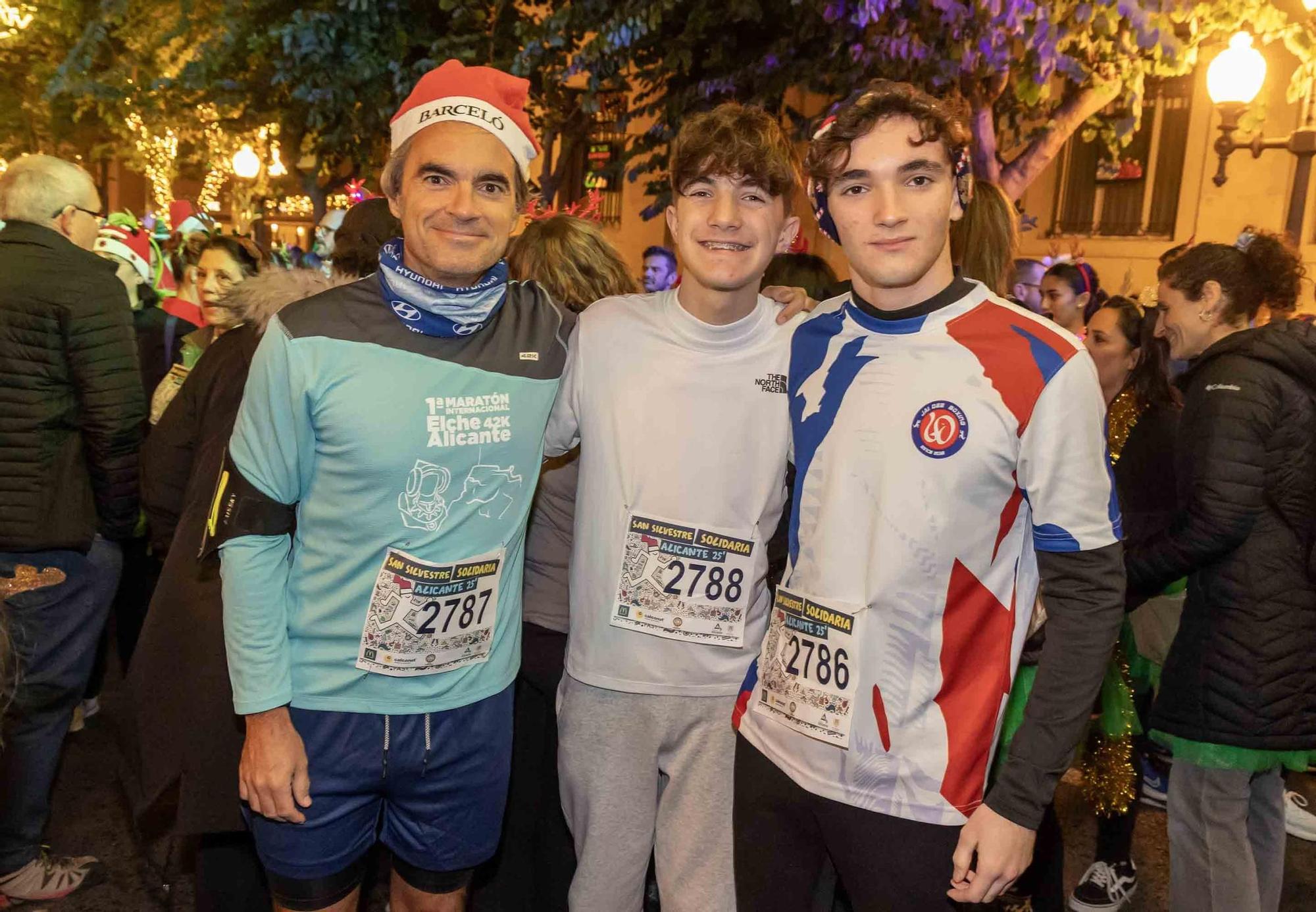La San Silvestre de Alicante llena de colorido la ciudad
