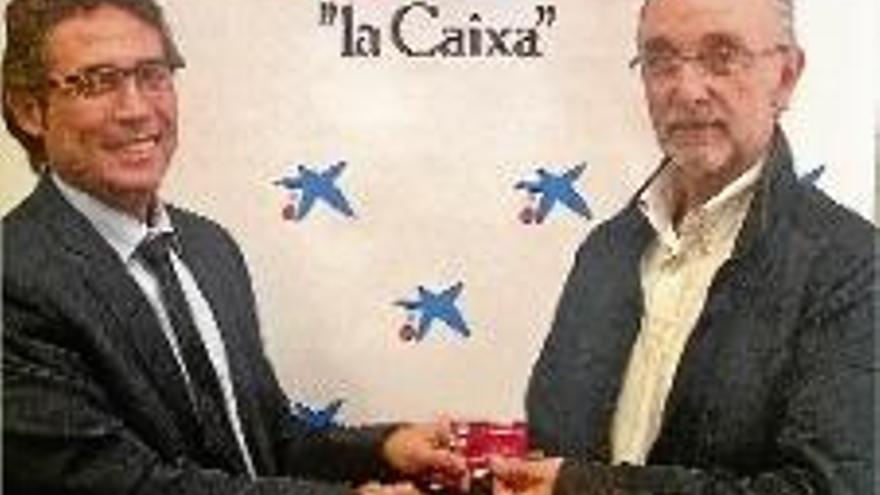 CaixaBank llança la Visa UE Olot, la targeta financera del club