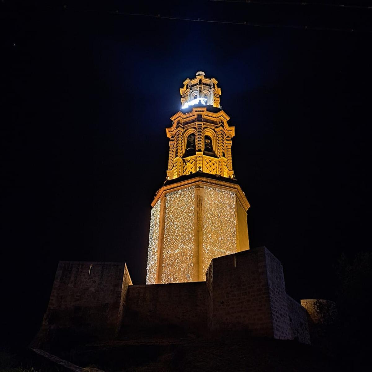 Detalle de la iluminación de la Torre Mudéjar.