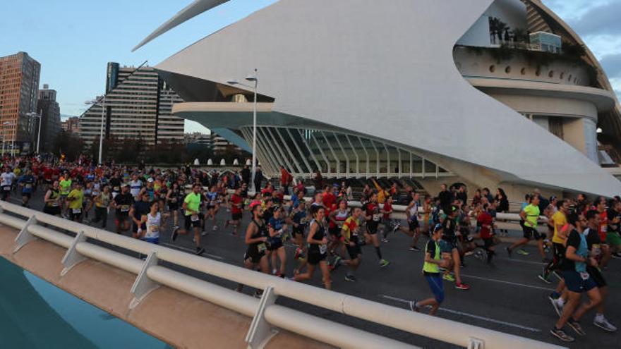 Cientos de corredores, en la salida del pasado 1 de diciembre en Valencia