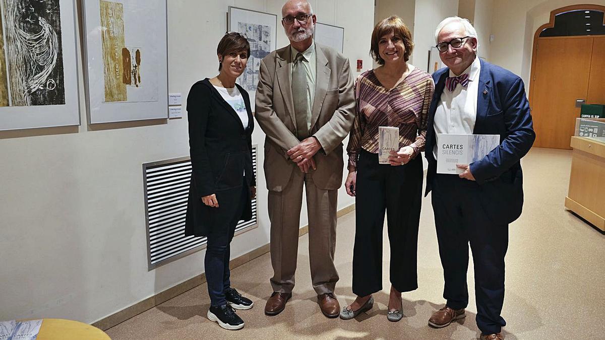 Anna Vilajosana, Ramon Casalé, la manresana Lourdes Fisa i Carles Duarte a l’exposició de gravats | ALEX GUERRERO