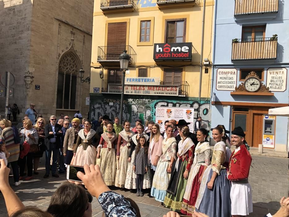 Dansà de falleras mayores en la Plaza Dr Collado