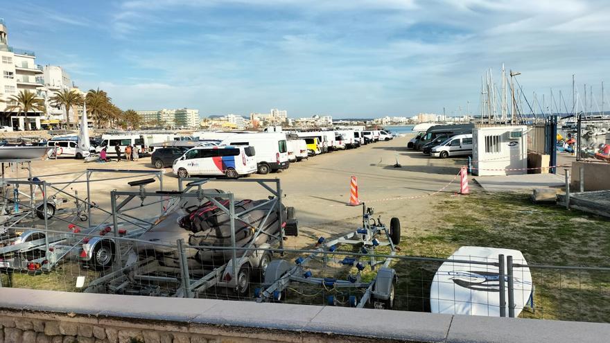 La playa d&#039;Or de Can Pastilla, convertida en un parking de vehículos y remolques hasta el día 10 de abril