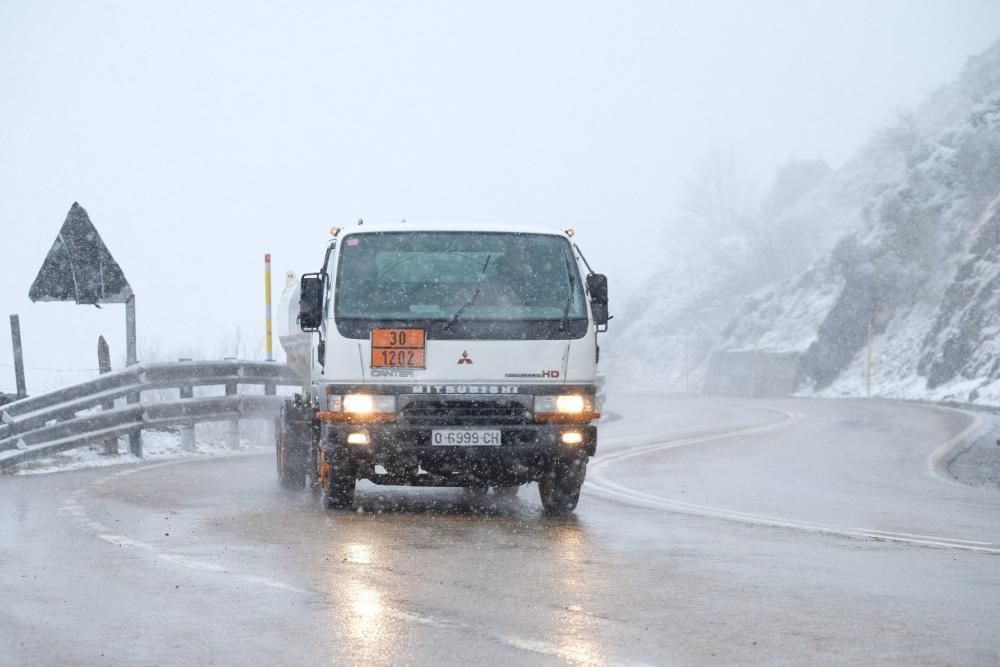 Temporal de nieve en el Puerto de Pajares