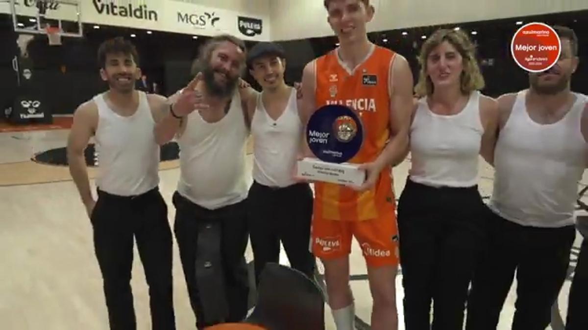 De Larrea arrasa en las votaciones y coge el testigo de Jean Montero como mejor joven de la ACB