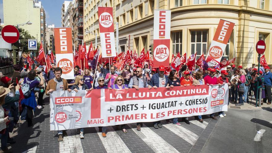 Manifestación del 1 de Mayo celebrada ayer en Castelló y que congregó a 1.500 personas, según los datos de la Policía Local .