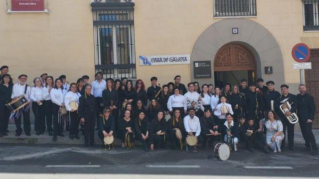 Delegación mosense que presentó al Festa da Rosa en la Casa de Galicia en Madrid, ayer.