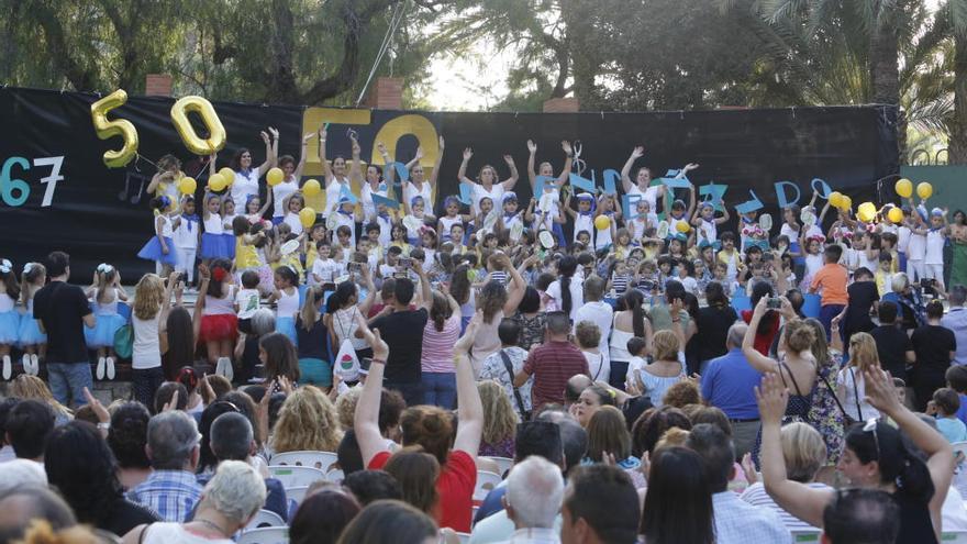 El colegio San José de Calasanz celebra  su 50 aniversario con un festival de época