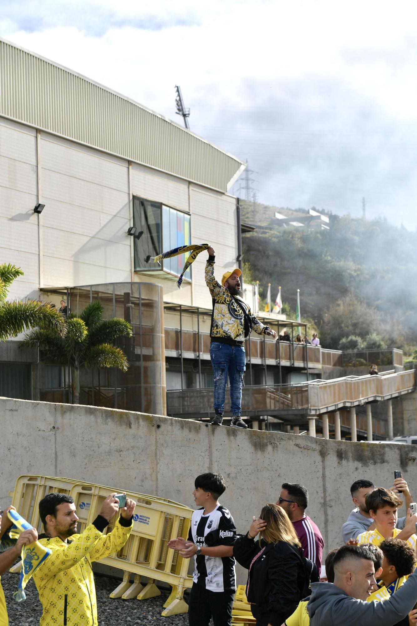 Aficionados despiden a la UD en Barranco Seco antes de ir a Tenerife