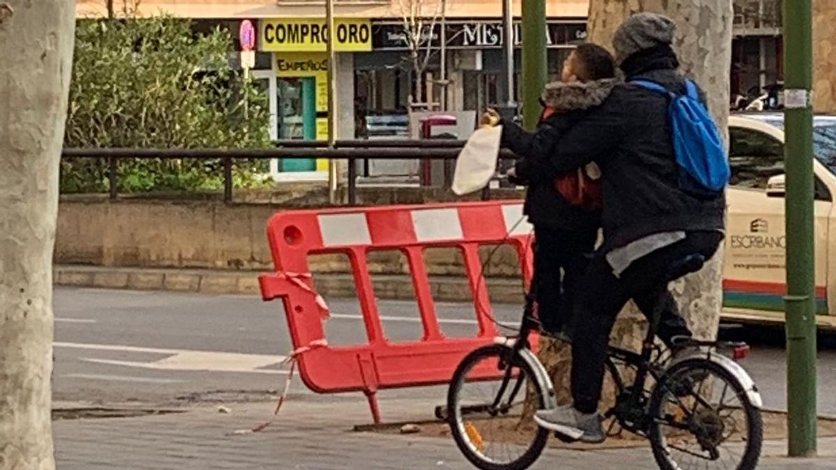 Patinetes y bicis a raya