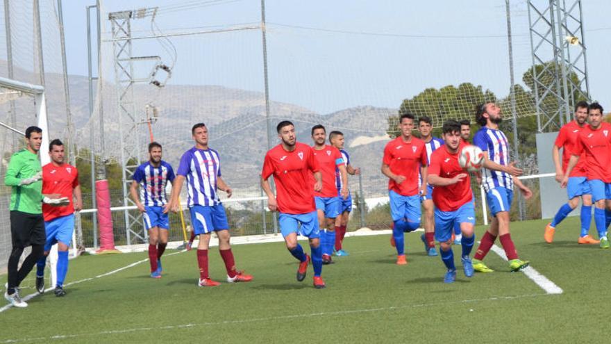 Imagen del encuentro entre el Monóvar y el Sporting Saladar.