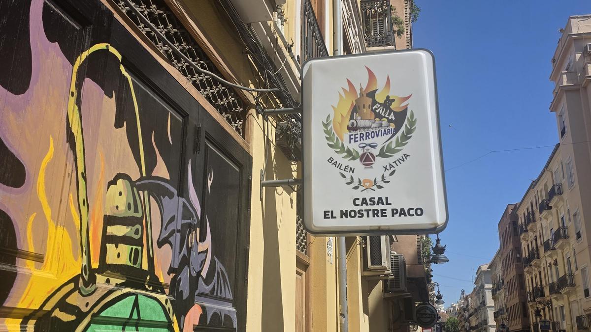 Luminoso de la comisión, con la dedicatoria a Paco Villalba