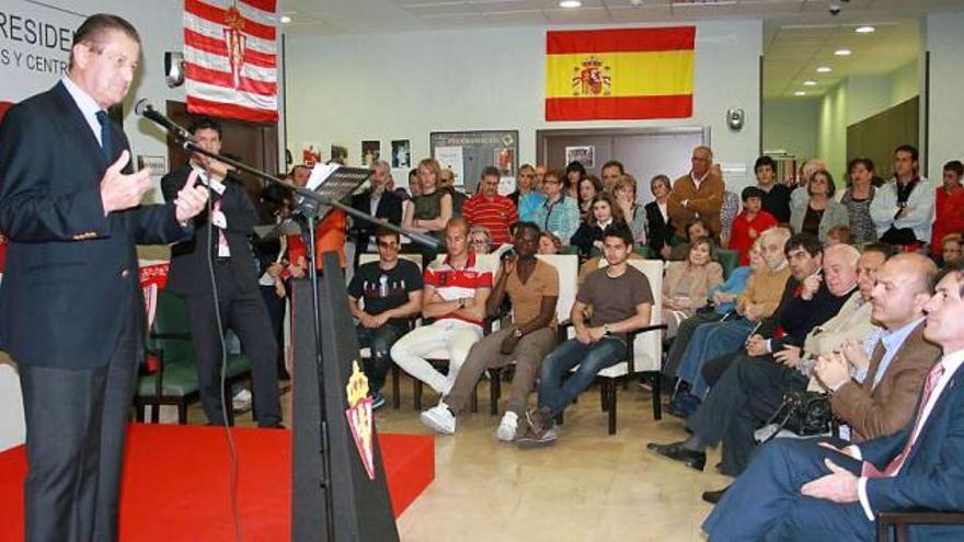 El presidente Manuel Vega-Arango, durante su intervención en la peña Plaza Real.