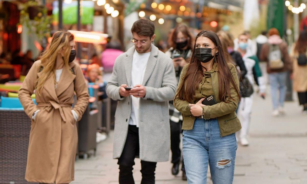 La mascarilla no es obligatoria pero los científicos la recomiendan