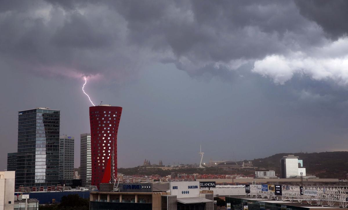 Tempesta elèctrica sobre Barcelona.