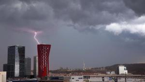 Tempestes explosives a Catalunya: llamps i molts trons, segons Meteocat