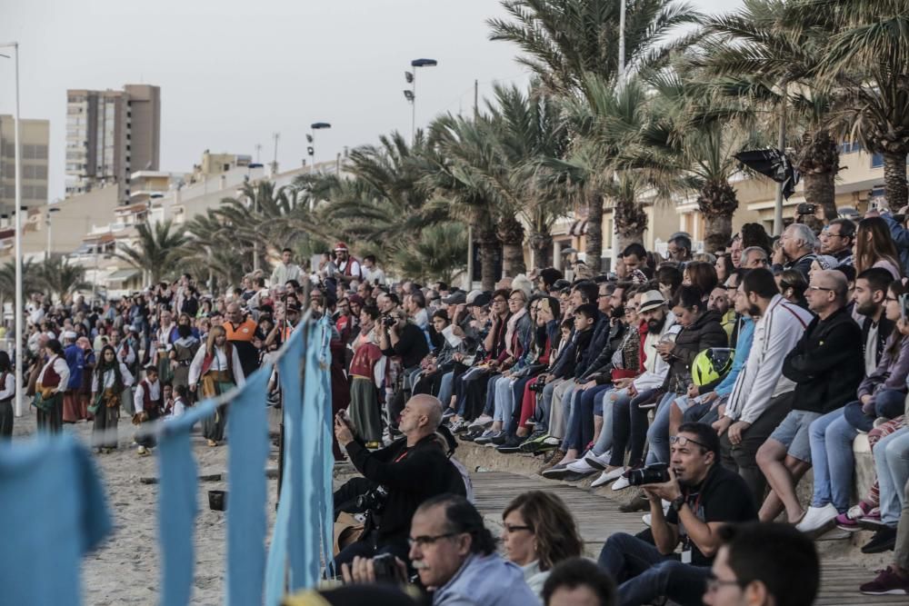 El Desembarco al amanecer da inicio a los Moros y Cristianos de El Campello