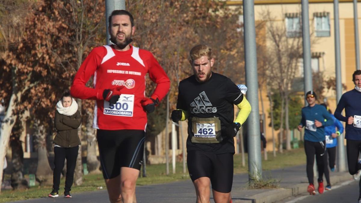 Varios atletas, durante la pasada edición de la carrera Cordobaria.