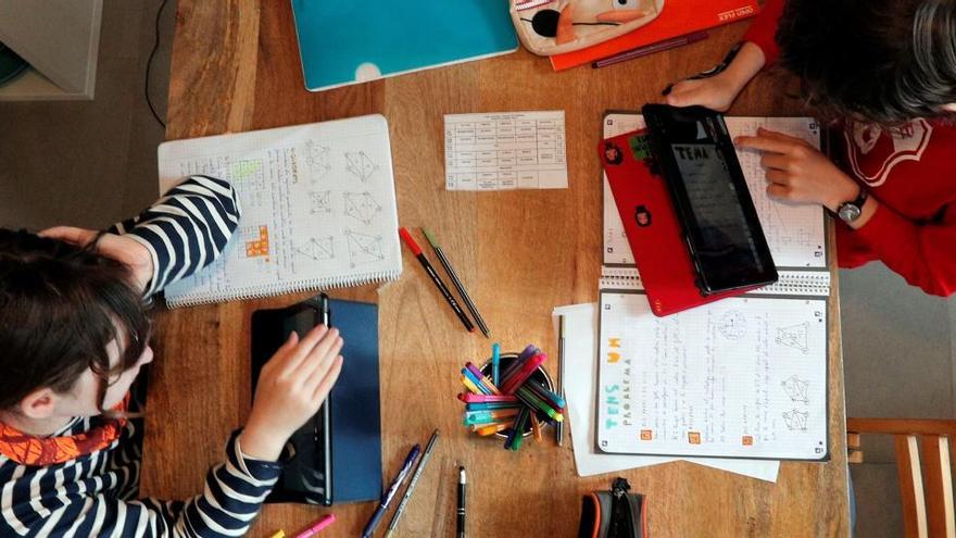 Alumnos de Primaria trabajan en casa