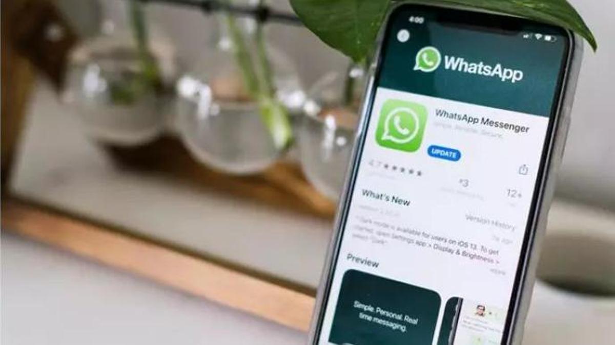 Aplicación de WhatsApp en un móvil