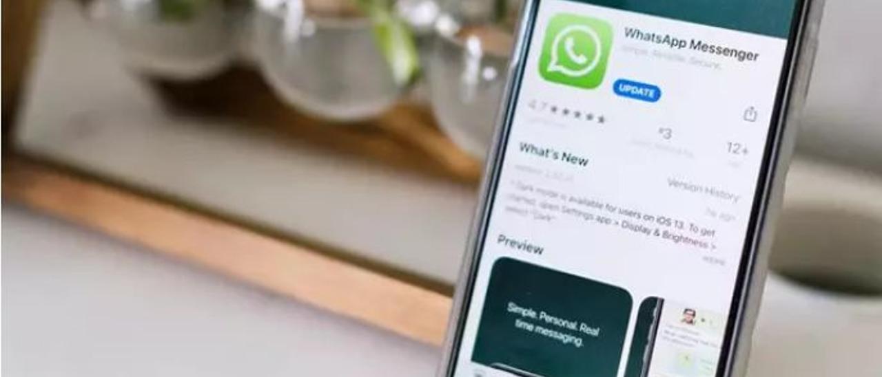 Aplicación de WhatsApp en un móvil