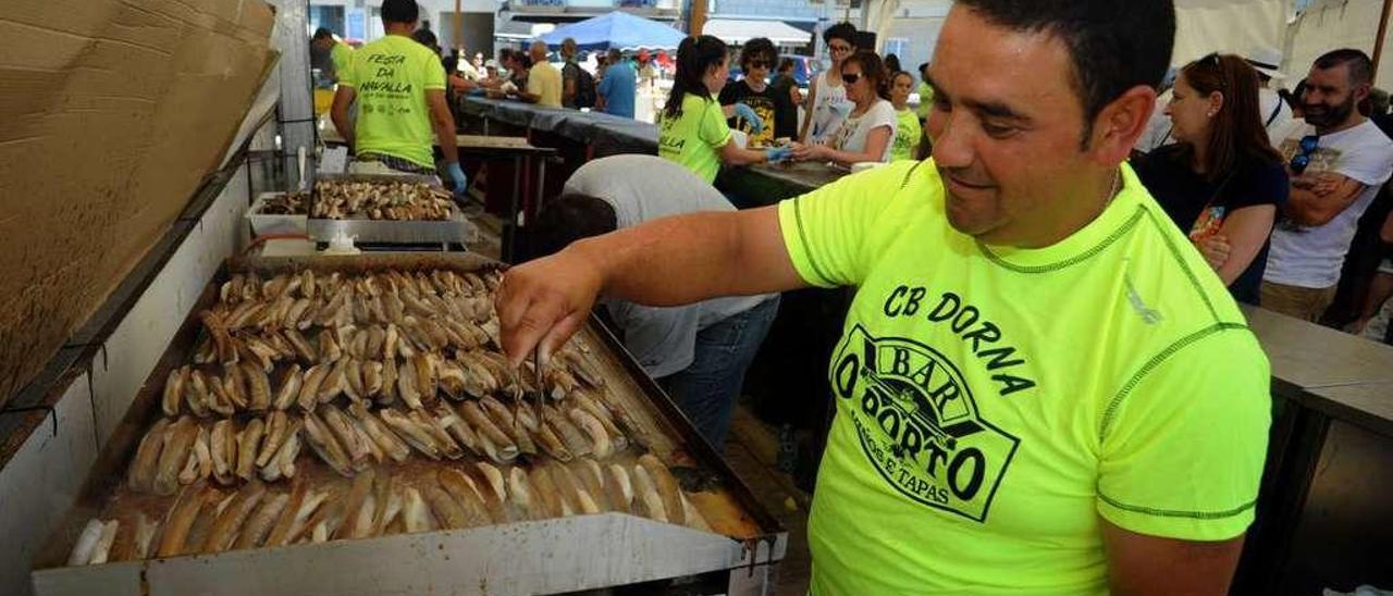 La Festa da Navalla abre las celebraciones gastronómicas en el municipio. // Iñaki Abella