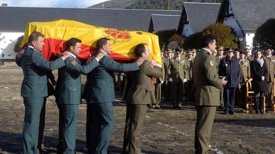 Jaca guarda silencio en honor al sargento pacense fallecido