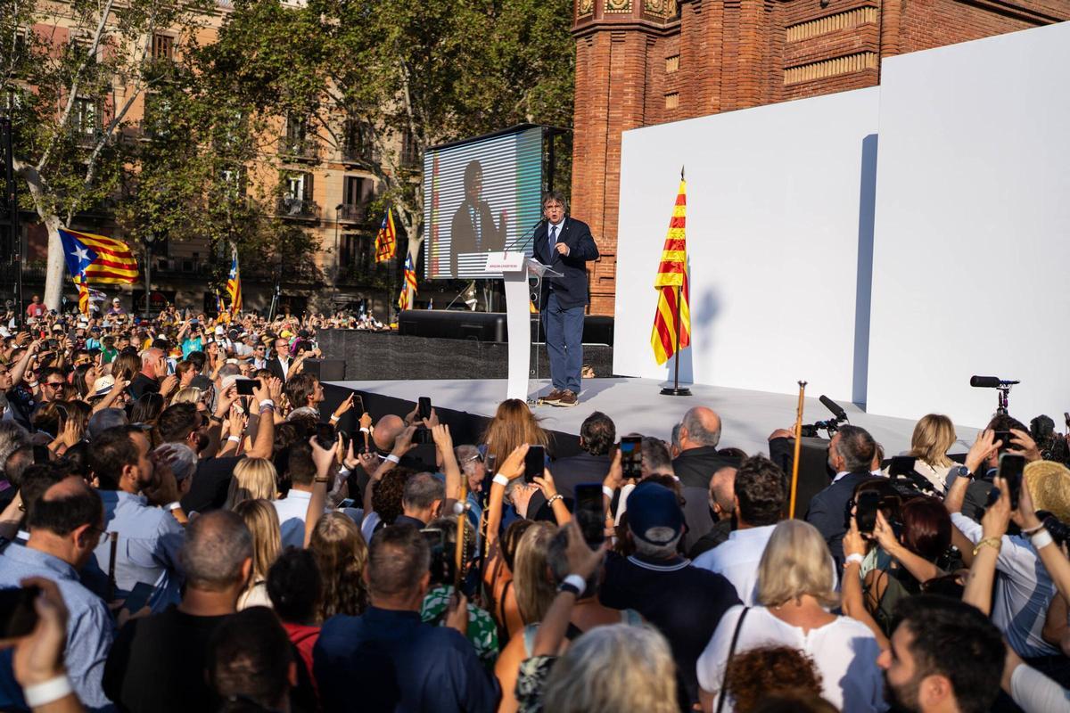 Puigdemont aparece en Barcelona después de siete años