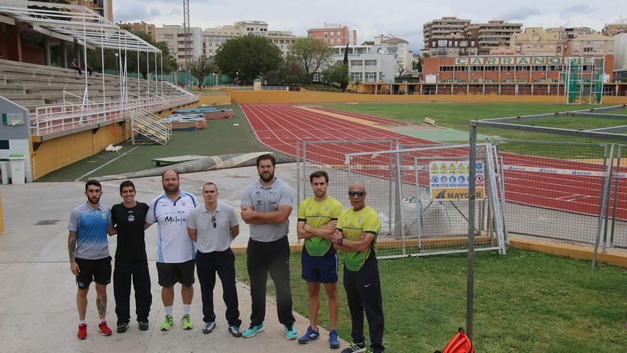 Los representantes de los principales clubes malagueños que utilizan Carranque, hartos de la espera, que supera el mes y medio.