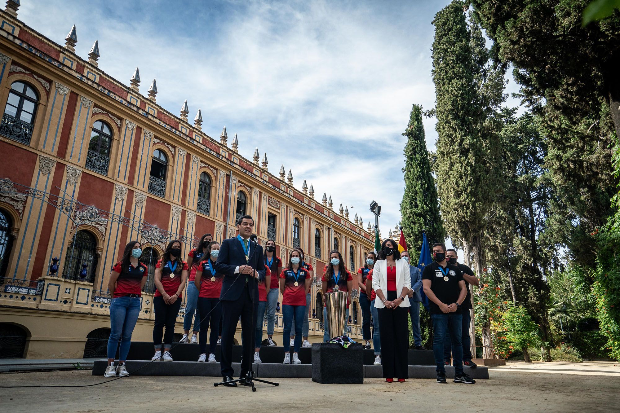 Las imágenes del recibimiento del presidente de la Junta al Rincón Fertilidad Málaga