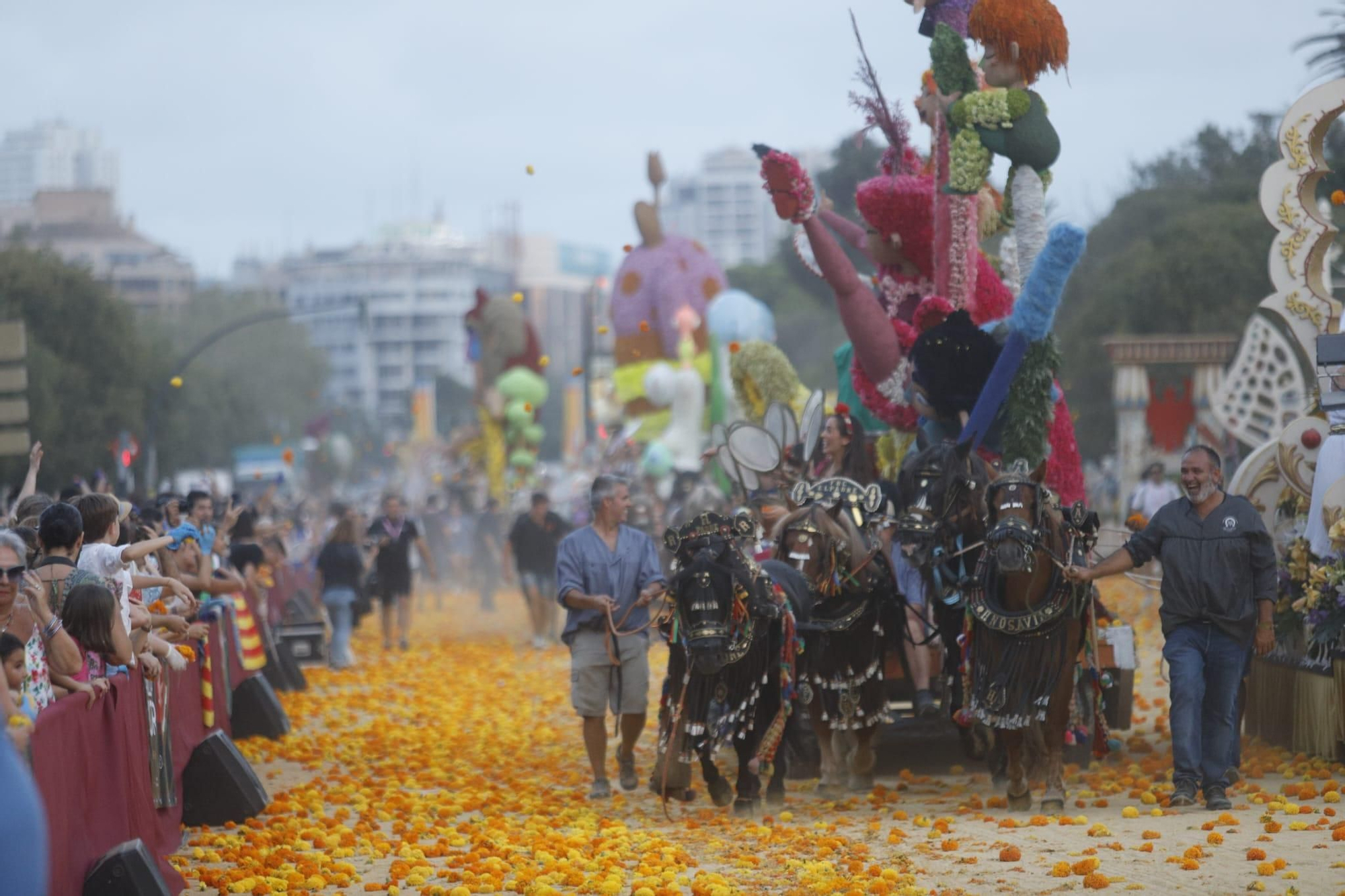Así ha sido la Batalla de Flores en València 2024