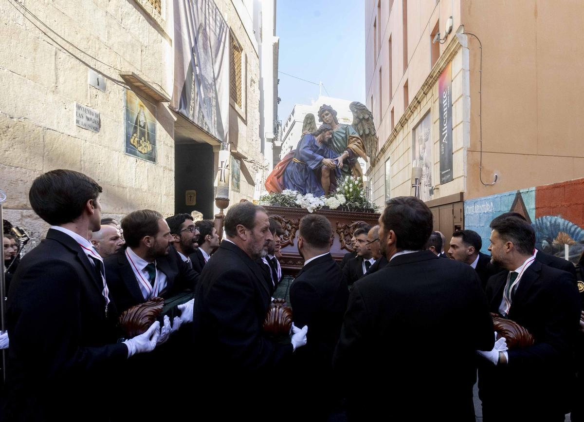 Semana Santa en Alicante: Procesión de la Cofradía del Cristo del Divino Amor en el Miércoles Santo