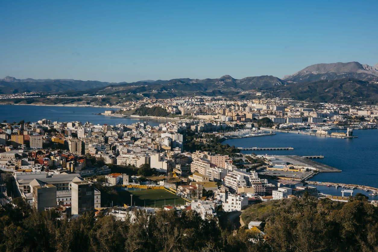 Al estar rodeada por el Mediterráneo, Ceuta tiene una gran oferata de playas