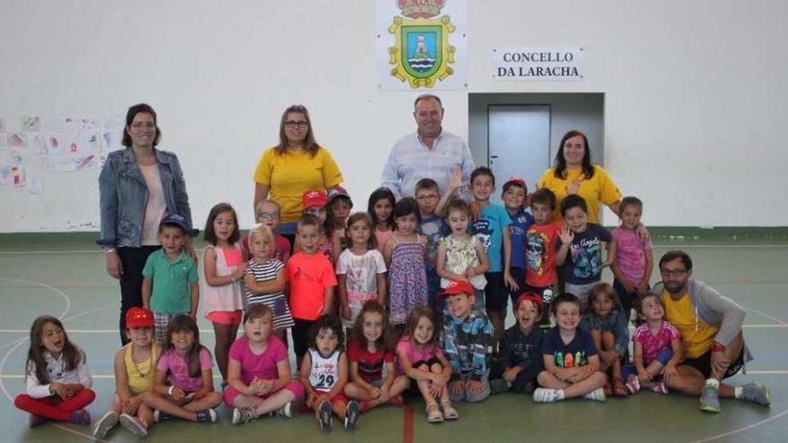 Treinta niños de A Laracha participan en el campamento del Agra de Leborís