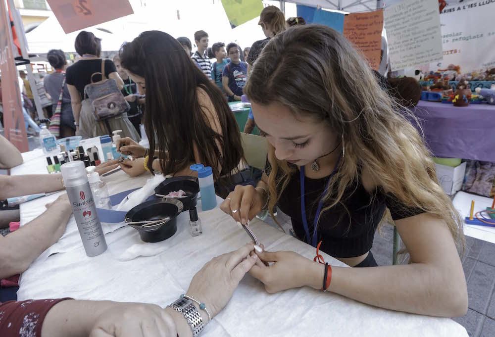 Jóvenes emprendedores y solidarios