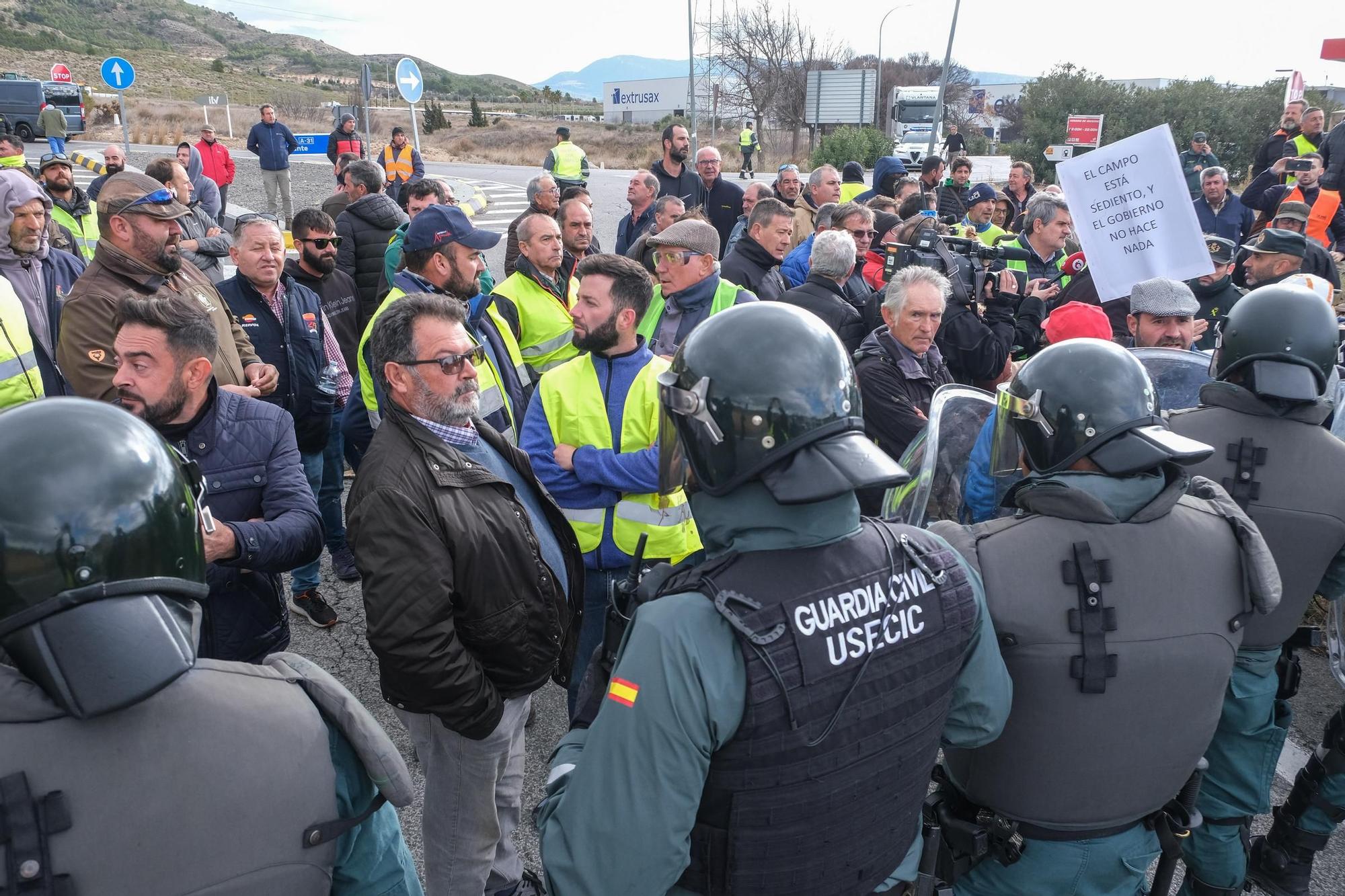 Así ha sido la protesta de agricultores del Alto y Medio Vinalopó en Villena
