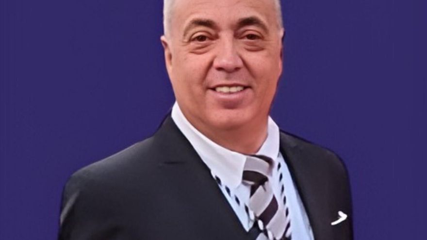 La Junta Mayor de Cofradías de Torrevieja reconoce a José Ramón Ros como capirote de oro 2025