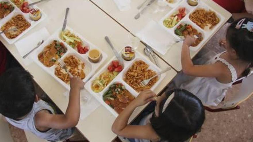 Imagen de un comedor social veraniego en Alcoy.