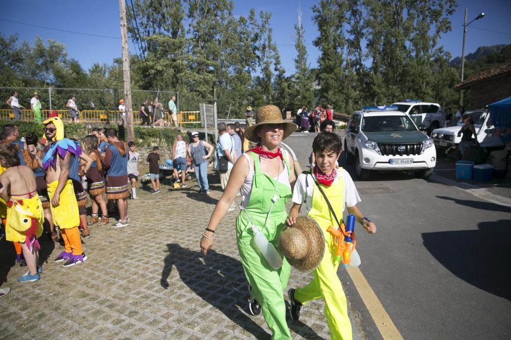 Descenso Folklórico del Nalón 2019: 40 carrozas y más de 4.000 personas