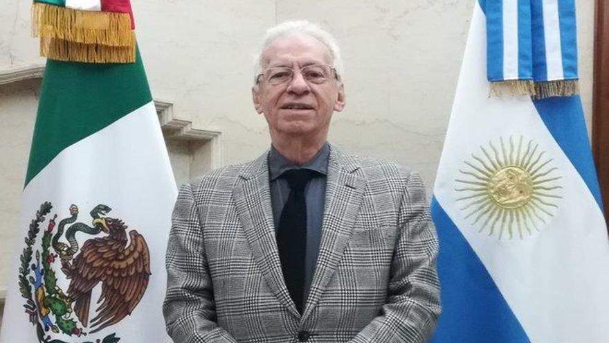 Dimite el embajador de México en Argentina que fue acusado de robar un libro
