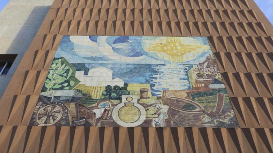 El mural, en su actual ubicación en el Port de Sagunt