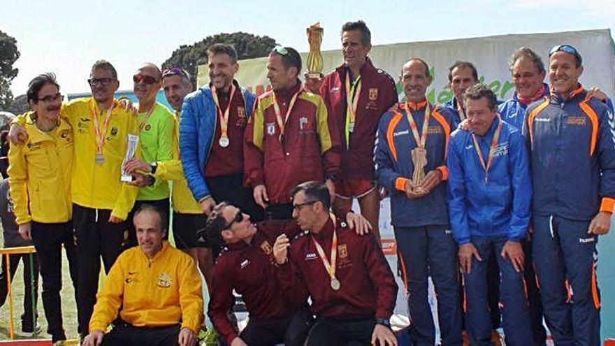 El equipo Máster 50 del Vino de Toro Caja Rural en lo más alto del podio en Collado Villalba.