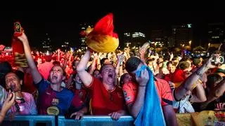 Barcelona se tiñe de rojo: la afición estalla en el Fórum con la segunda estrella de España