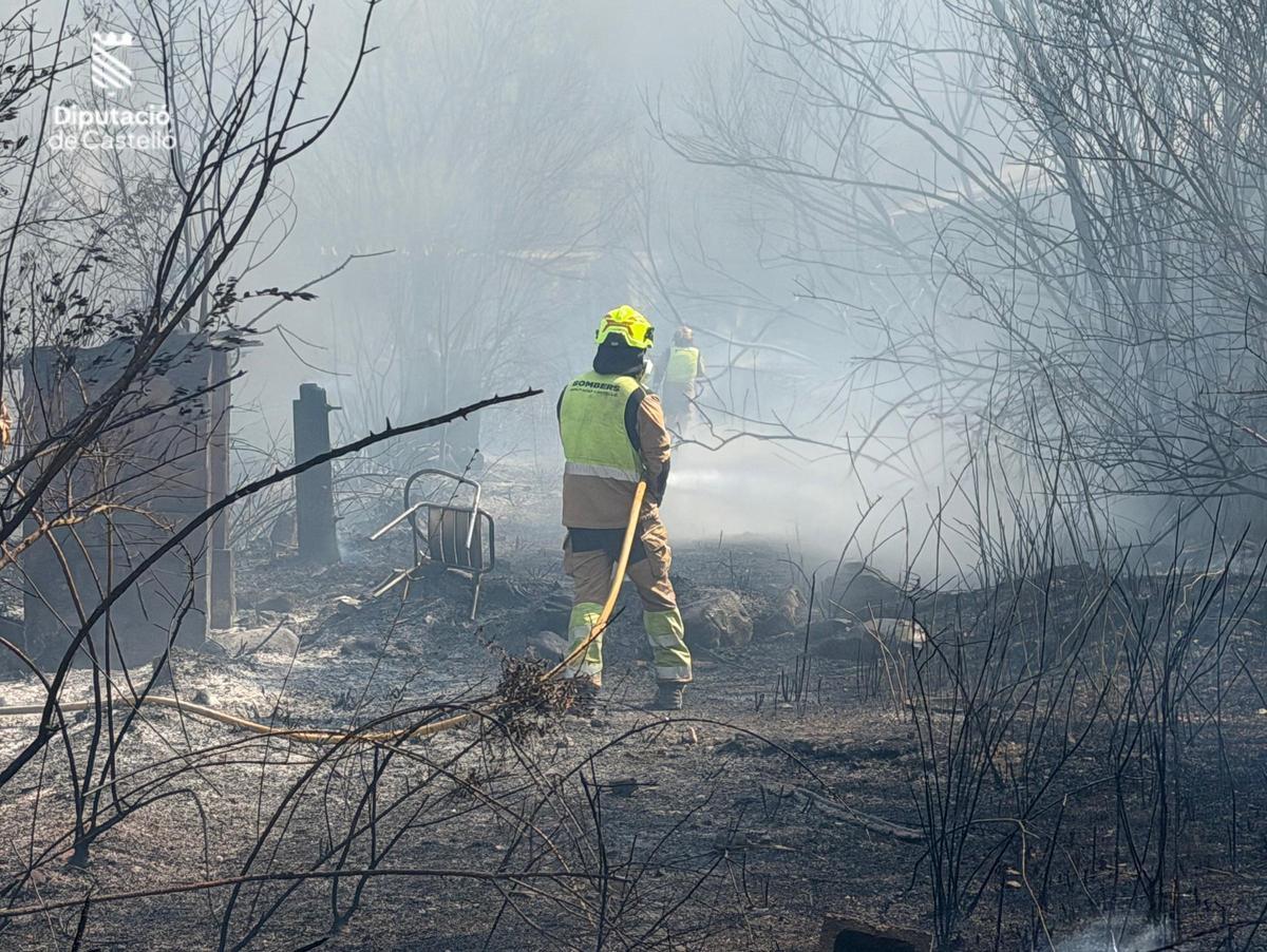 El Consorcio de Bomberos de Castellón continúa trabajando en el incendio forestal de la Vall d'Uixó